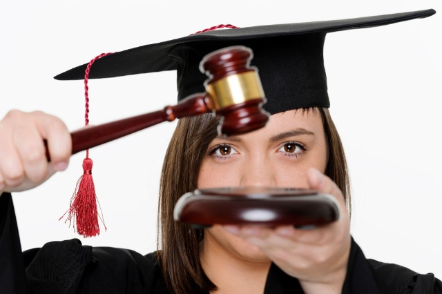 Mata Kuliah Lengkap untuk Bidang Studi Hukum Terbaik